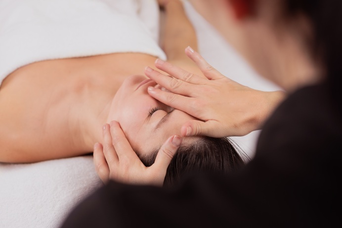 7) Soin-massage du visage "liftant et repulpant" image